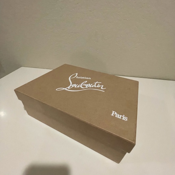 Louboutin So Kate - Picture 9 of 10